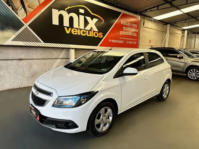Carro Chevrolet Onix 2015 1.4 LT SPE/4