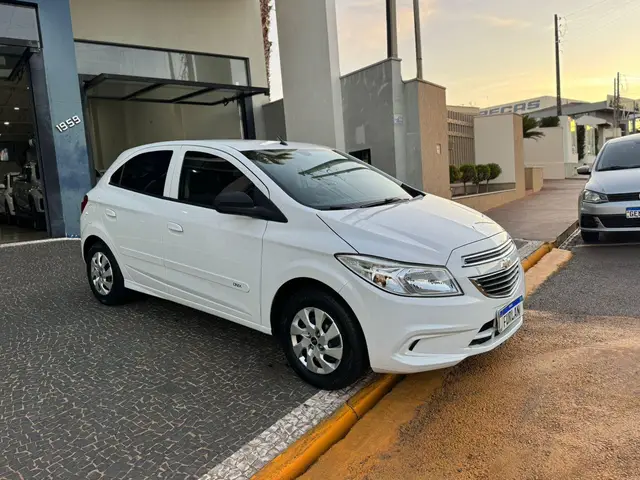 Carro Chevrolet Onix 2015 1.0 LT SPE/4