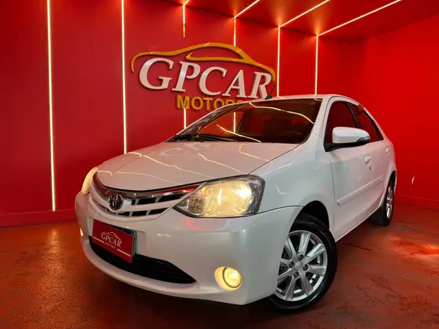 Carro Toyota Etios Sedan 2017 XLS 1.5 (Aut) (Flex)
