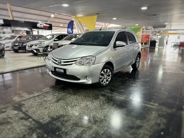 Carro Toyota Etios 2017 XS 1.5 (Flex)