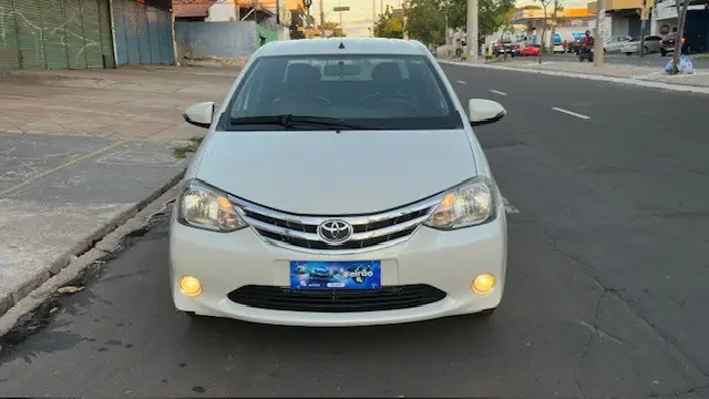 Carro Toyota Etios Sedan 2016 Platinum 1.5 (Flex)