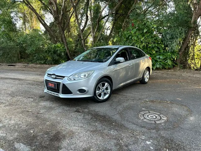 Carro Ford Focus Sedan 2015 SE 2.0 16V PowerShift (Aut)