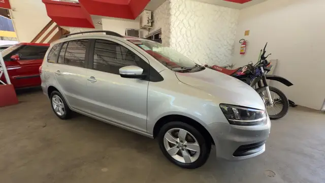 Carro Volkswagen SpaceFox 2018 1.6 MSI Trendline (Flex)