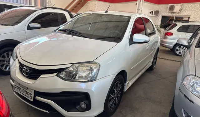 Carro Toyota Etios Sedan 2017 Platinum 1.5 (Aut) (Flex)