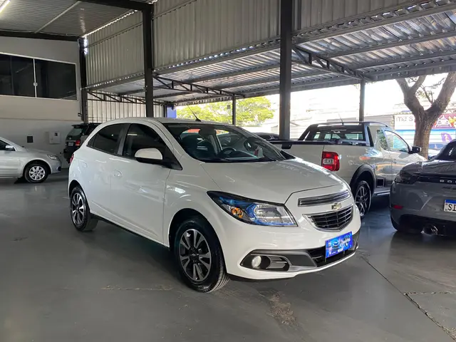 Carro Chevrolet Onix 2014 HATCH LTZ 1.4 8V FlexPower 5p Mec.