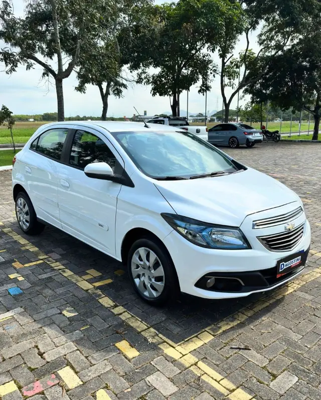 Carro Chevrolet Onix 2014 1.4 LT SPE/4
