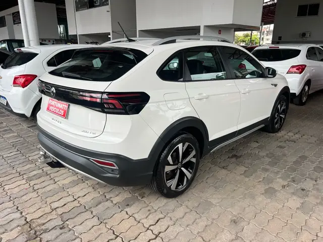 Carro Volkswagen Nivus 2023 Highline 200 TSI