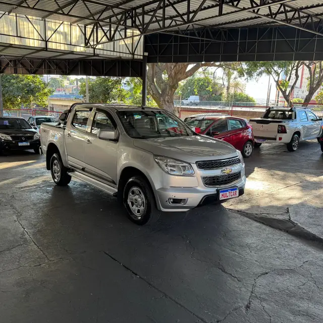 Carro Chevrolet S10 Cabine Simples 2014 S10 2.8 CTDi Cabine Simples LS 4WD
