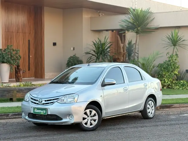 Carro Toyota Etios Sedan 2017 X 1.5 (Flex)