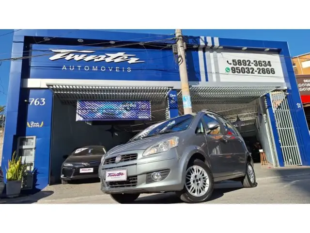 Carro Fiat Idea 2012 Attractive 1.4 8V (Flex)