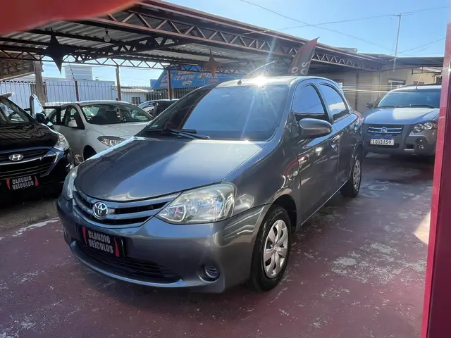 Carro Toyota Etios 2014 XS 1.5 (Flex)