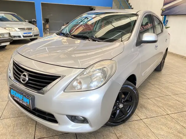 Carro Nissan Versa 2013 1.6 16V SL (Flex)