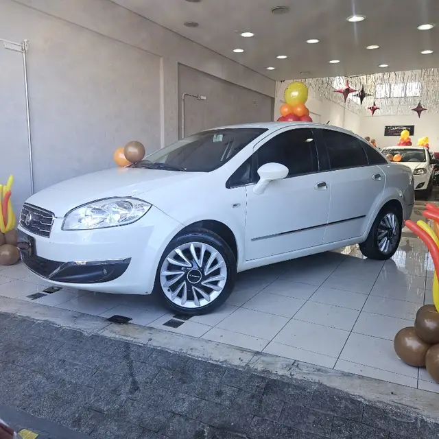 Carro Fiat Linea 2016 Essence 1.8 16V (Flex)