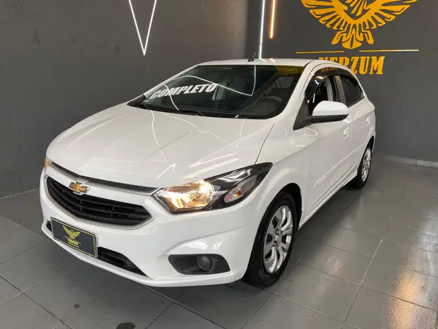 Carro Chevrolet Onix 2018 LT 1.4 8V FlexPower 5p Mec.