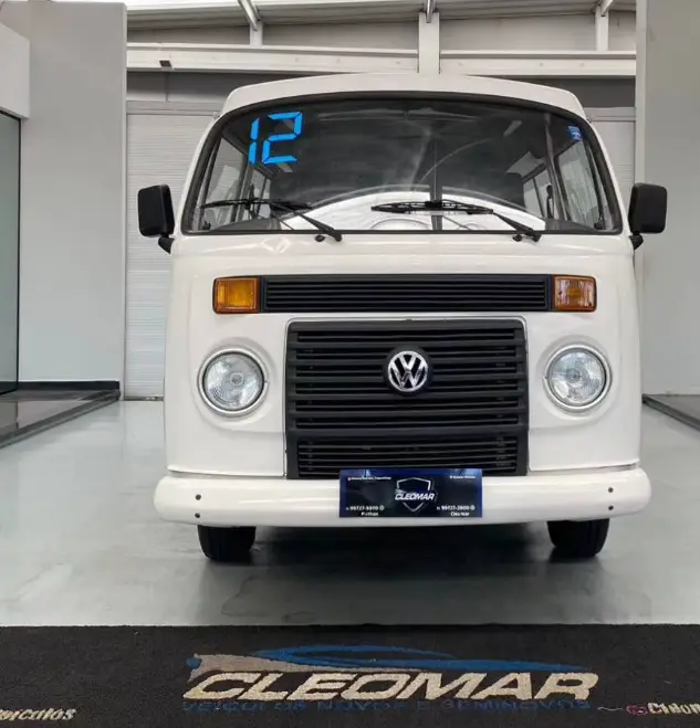 Carro Volkswagen Kombi 2012 Lotação 1.4 (Flex)