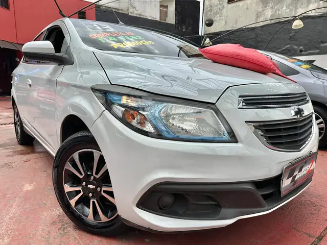Carro Chevrolet Onix 2013 1.4 LT SPE/4
