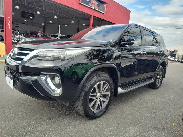 Carro Toyota SW4 2017 2.8 TDI SRX 7L 4x4 (Aut)