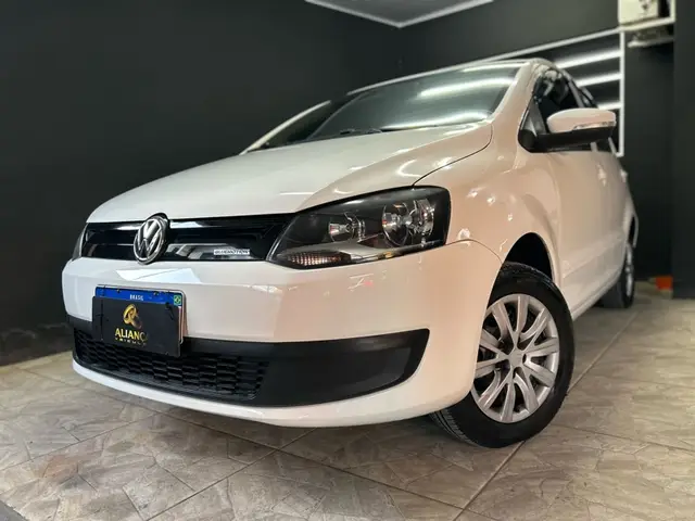 Carro Volkswagen Fox 2014 1.0 TEC BlueMotion (Flex) 4p