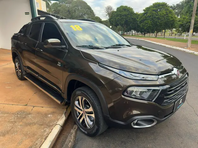 Carro Fiat Toro 2018 Freedom 2.4 TigerShark AT9 (Flex)