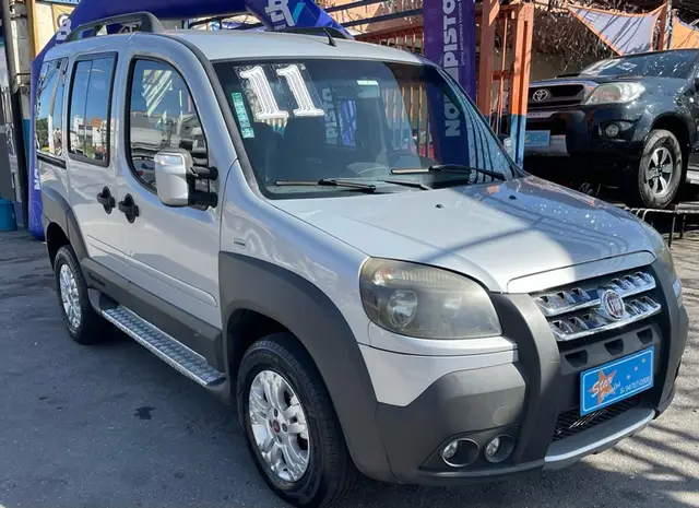 Carro Fiat Doblò 2011 Adventure Locker 1.8 16V (Flex)