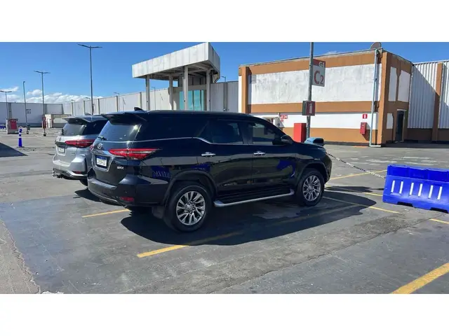 Carro Toyota SW4 2024 SRX 2.8 Turbodiesel 4x4 (Aut.) (7 Lugares)