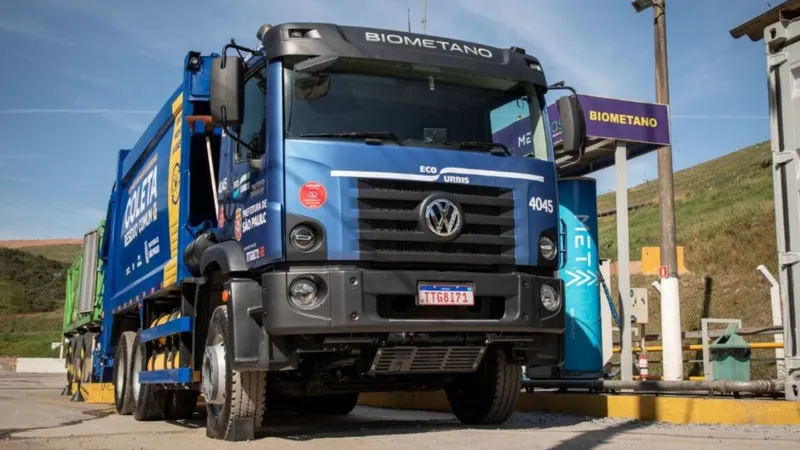 VW Constellation da EcoUrbis usa lixo e até fezes como combustível