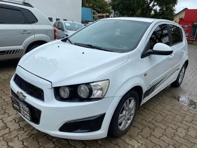 Carro Chevrolet Sonic 2014 Hatch LT 1.6