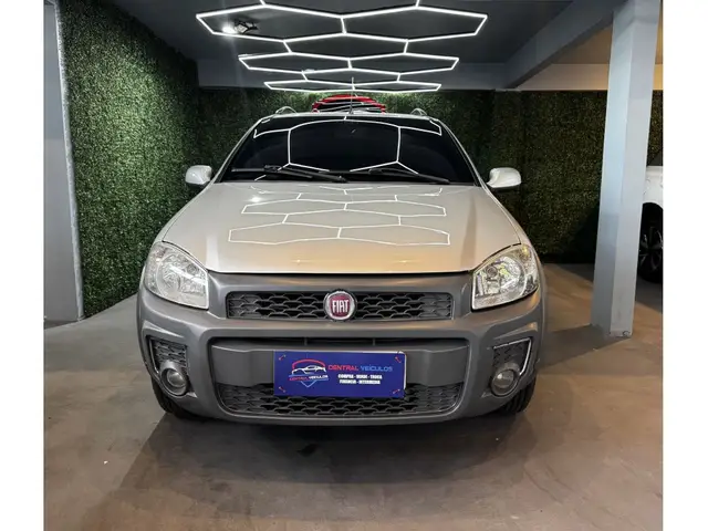 Carro Fiat Strada 2017 Hard Working 1.4 (Flex) (Cabine Dupla)
