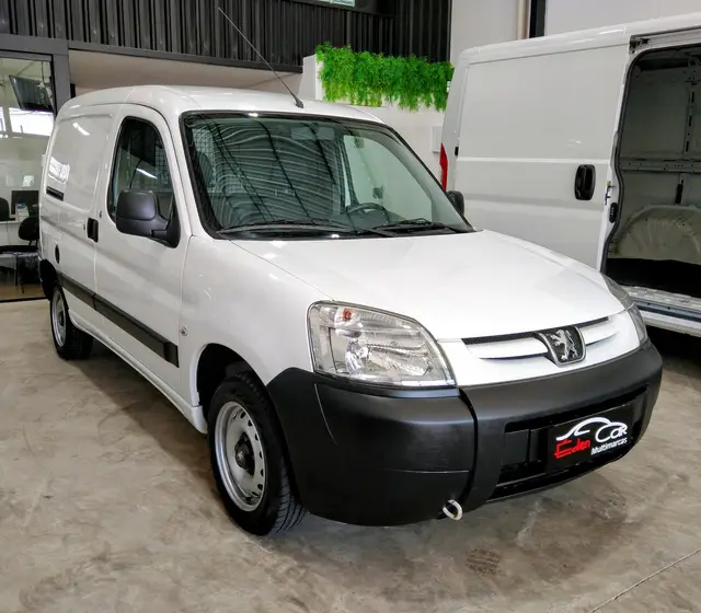 Carro Peugeot Partner 2022 Furgão 1.6 16V (Flex)