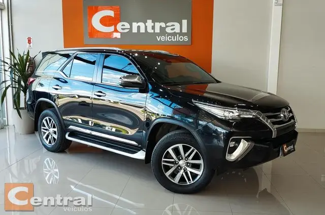 Carro Toyota Hilux SW4 2018 SR 4x2 2.7/2.7 Flex 16V Mec.