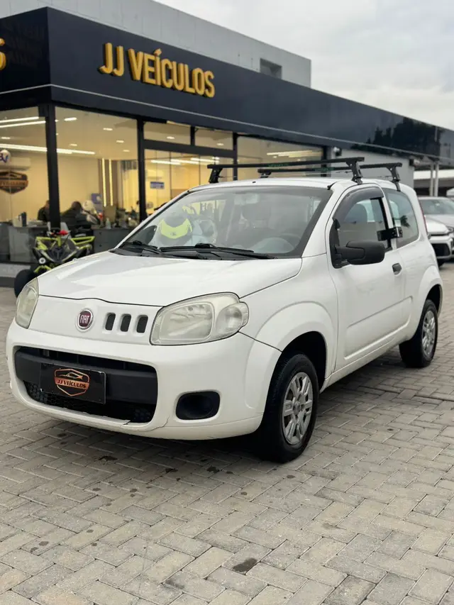 Carro Fiat Uno 2015 Vivace Celeb. 1.0 8V (Flex) 2p