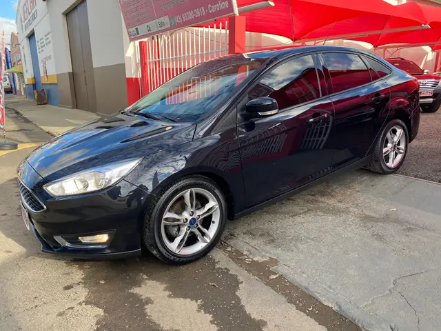 Carro Ford Focus Hatch 2016 SE Plus 2.0 PowerShift