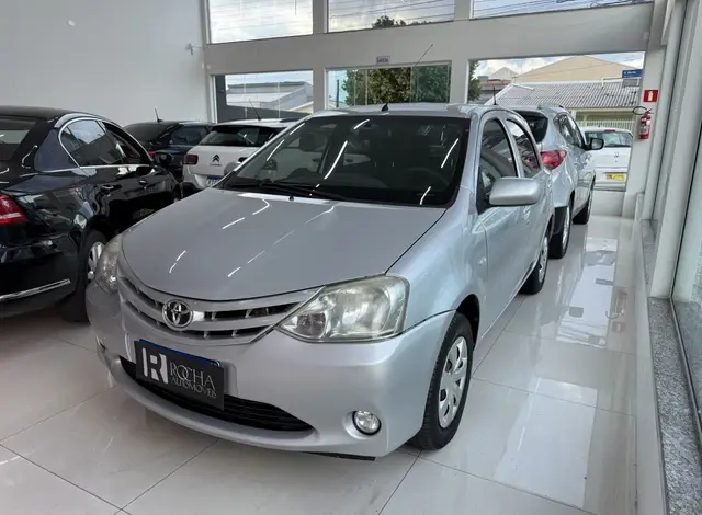Carro Toyota Etios 2013 X 1.3 (Flex)