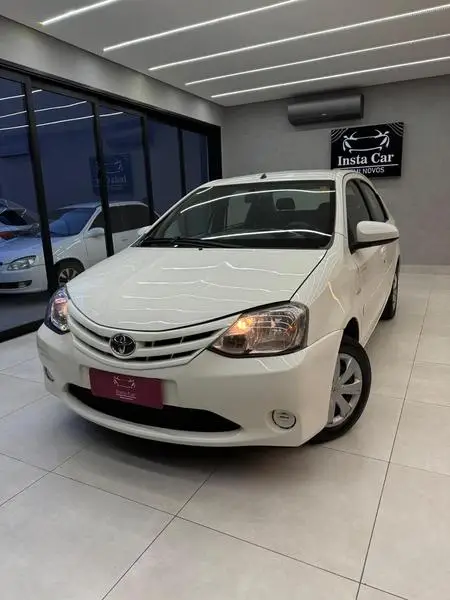 Carro Toyota Etios Sedan 2014 XS 1.5 (Flex)