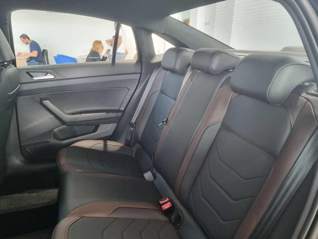 Virtus Highline 200 TSI