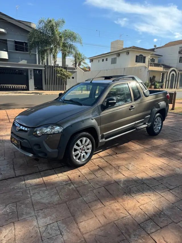 Carro Fiat Strada 2015 Adventure 1.8 16V (Flex) (Cabine Estendida)