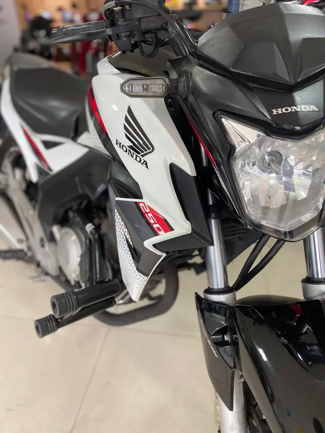 Moto Honda CB 250F Twister 2019 Standard