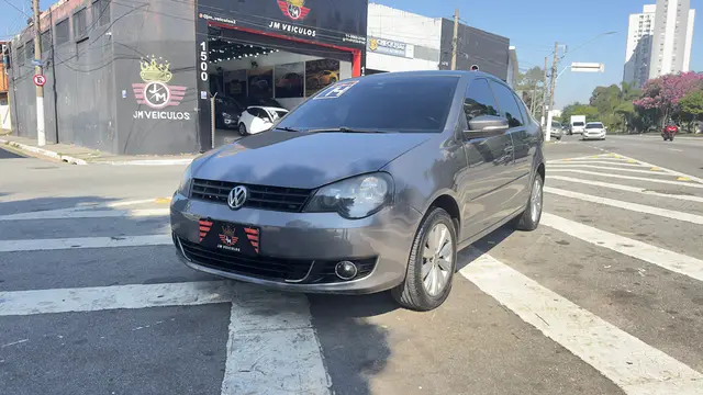 Carro Volkswagen Polo Sedan 2014 1.6 8V (Flex)