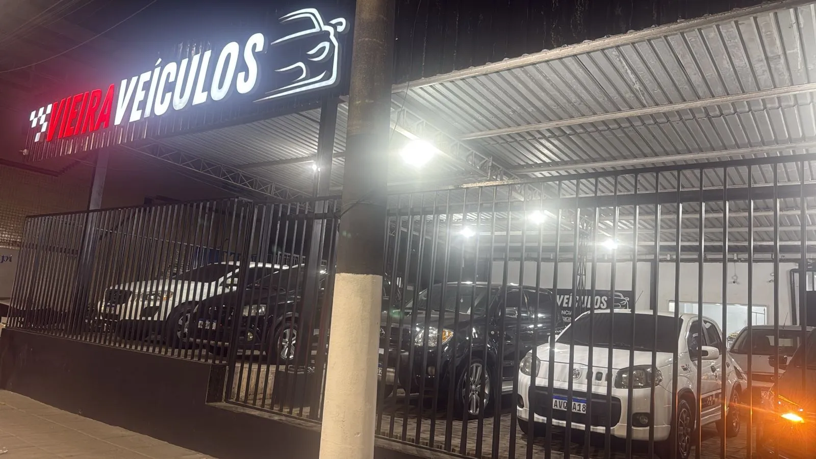 Fachada da loja Veículos à venda em Vieira Veículos - Guarapari - ES