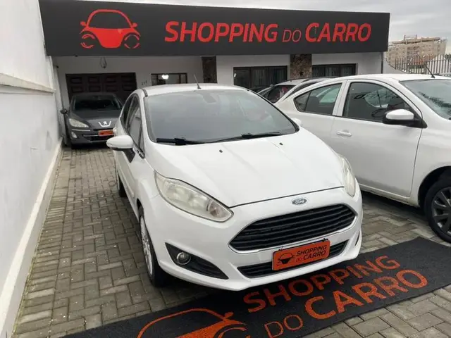 Carro Ford Fiesta Hatch 2014 Titanium Powershift 1.6 (Flex)