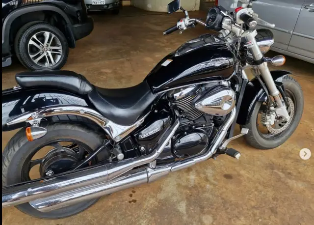 Moto Suzuki Boulevard 2008 M800