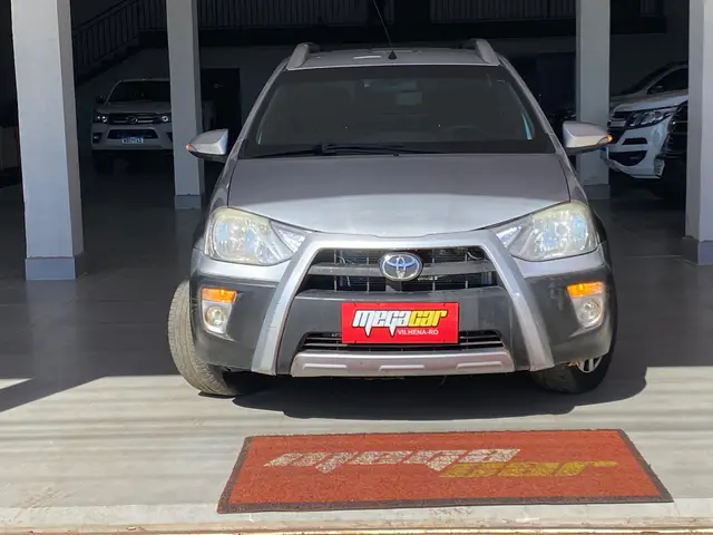 Carro Toyota Etios 2014 Cross 1.5 (Flex)