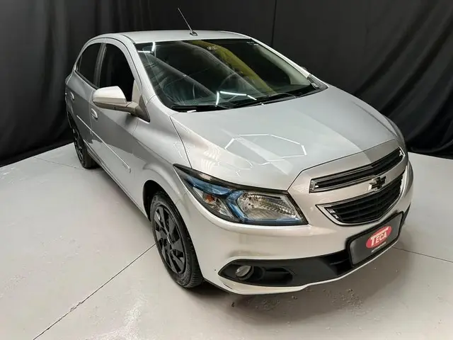 Carro Chevrolet Onix 2015 1.4 LT SPE/4