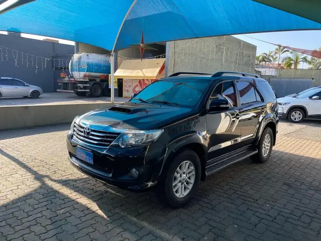 Carro Toyota Hilux SW4 2014 3.0 TDI 4x4 SRV 7L