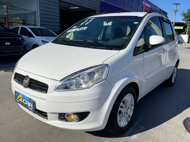 Carro Fiat Idea 2011 Attractive 1.4 8V (Flex)