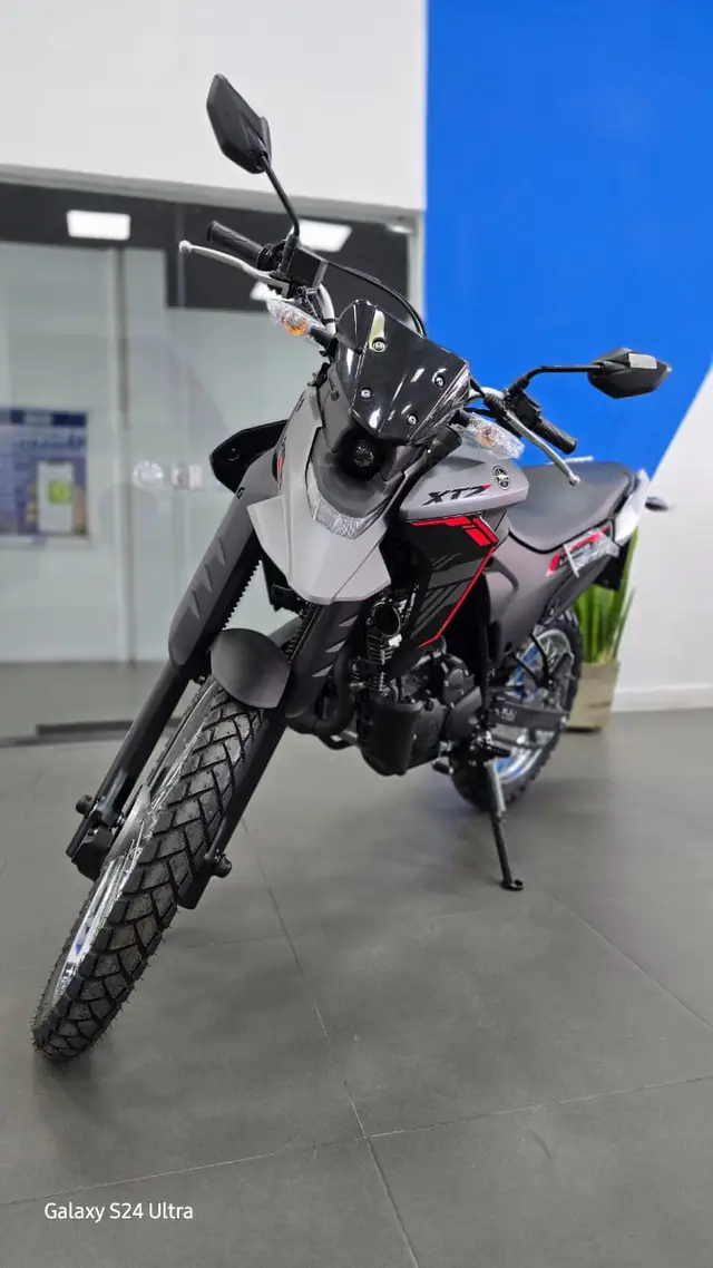 Moto Yamaha XTZ 250 Lander 2025 Connected