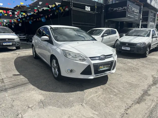 Carro Ford Focus Hatch 2015 SE Plus 2.0 16V PowerShift