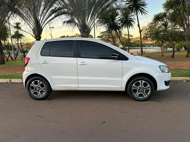 Carro Volkswagen Fox 2014 1.0 TEC Seleção (Flex)