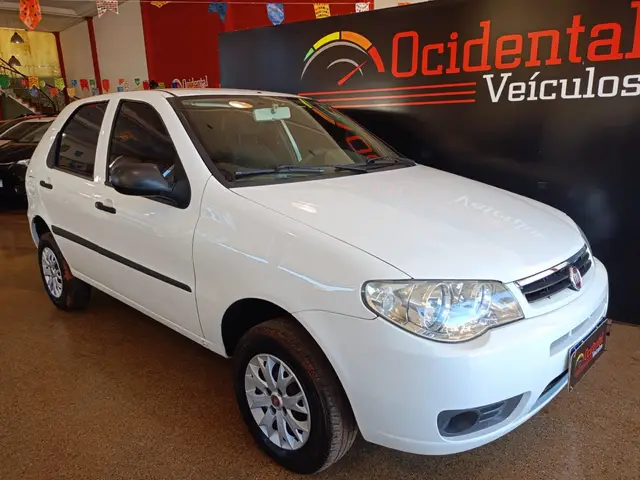 Carro Fiat Palio 2014 Celebration 1.0 Fire Flex 8V 4p