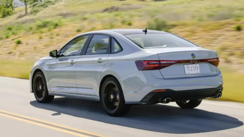 Volkswagen Jetta GLI 2025: veja tudo que vai mudar no sedan esportivo 